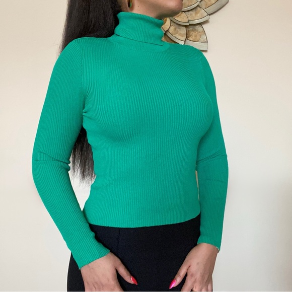 H&M Emerald Green Turtleneck Sweater - Picture 2 of 6